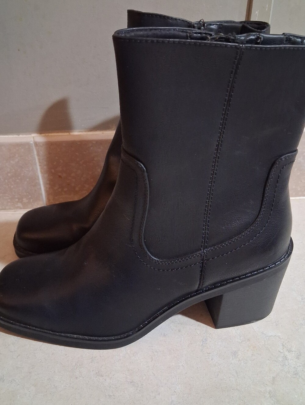 Baretraps McKenna Women's Black Ankle Bootie Square Toe Block Heel Zip Zipper 11